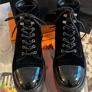 Chanel Velvet Black Booties with Patent Leather Toe ‘CC’ sz 37.5 (fits like 7)